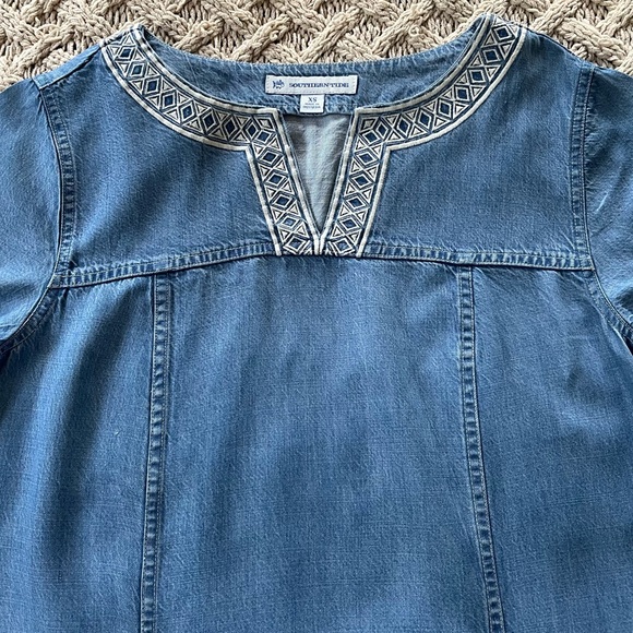 Southern Tide 100% Tencel Holly Embroidered Chambray Light Indigo Dress Size XS - Picture 4 of 16